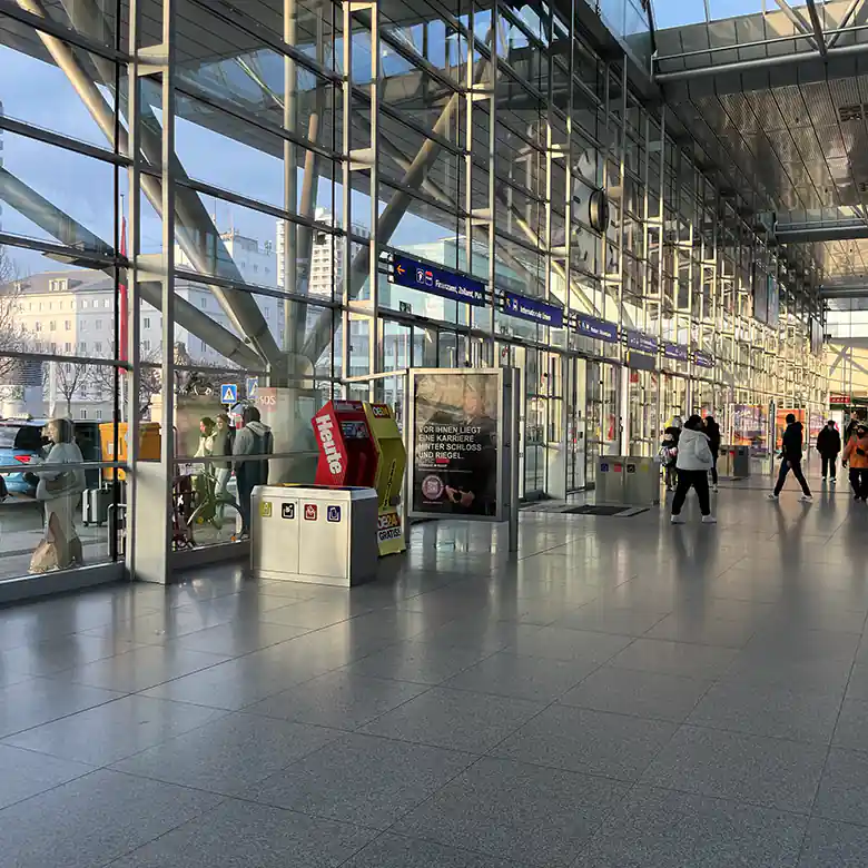 10 / 23: Linz Hauptbahnhof (Oberösterreich) 10 / 23: Linz Hauptbahnhof (Oberösterreich)