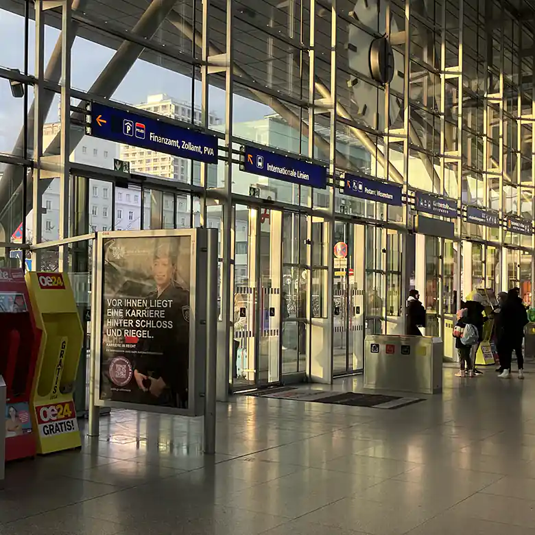 15 / 23: Linz Hauptbahnhof (Oberösterreich) 15 / 23: Linz Hauptbahnhof (Oberösterreich)
