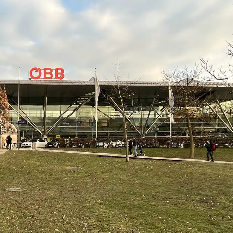 2 / 23: Linz Hauptbahnhof (Oberösterreich) 2 / 23: Linz Hauptbahnhof (Oberösterreich)