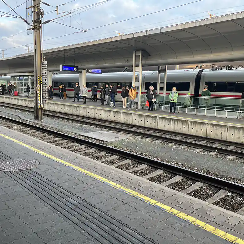 5 / 23: Linz Hauptbahnhof (Oberösterreich) 5 / 23: Linz Hauptbahnhof (Oberösterreich)