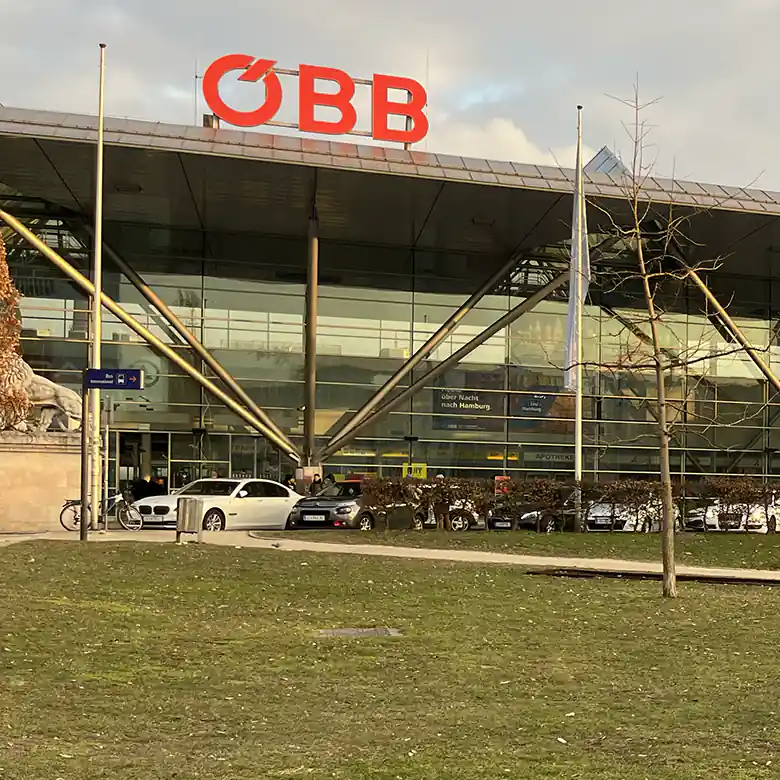 7 / 23: Linz Hauptbahnhof (Oberösterreich) 7 / 23: Linz Hauptbahnhof (Oberösterreich)