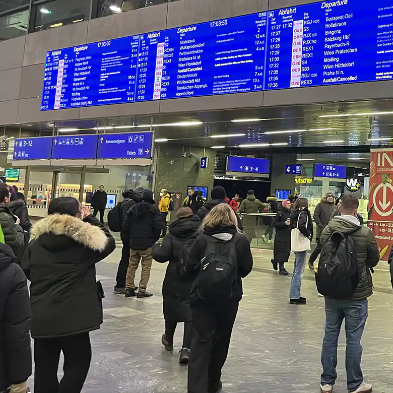 13 / 22: Fotos im Hauptbahnhof Wien mit diversen Shops 13 / 22: Fotos im Hauptbahnhof Wien mit diversen Shops