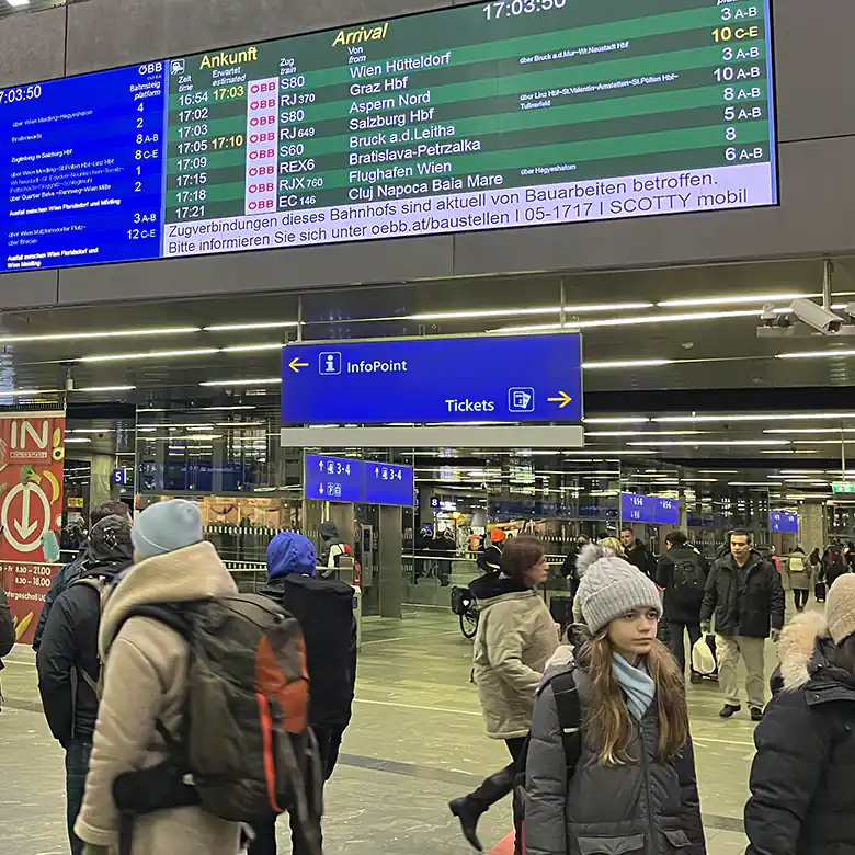15 / 22: Fotos im Hauptbahnhof Wien mit diversen Shops 15 / 22: Fotos im Hauptbahnhof Wien mit diversen Shops