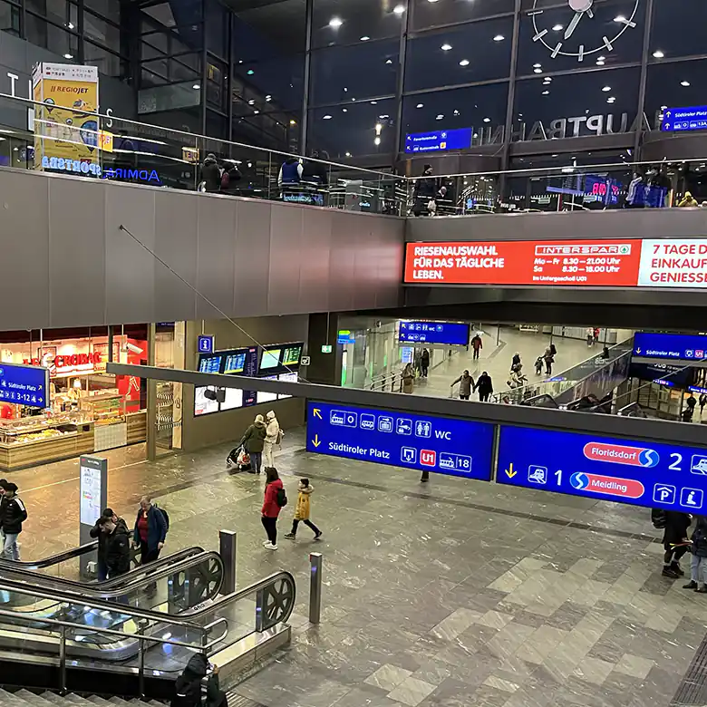 22 / 22: Fotos im Hauptbahnhof Wien mit diversen Shops 22 / 22: Fotos im Hauptbahnhof Wien mit diversen Shops