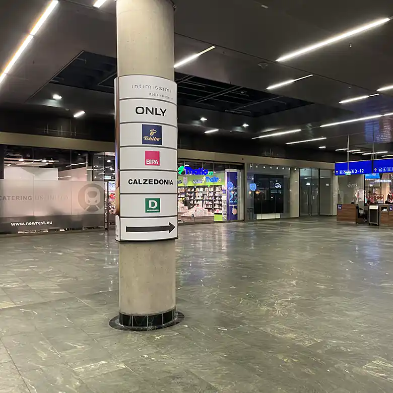5 / 22: Fotos im Hauptbahnhof Wien mit diversen Shops 5 / 22: Fotos im Hauptbahnhof Wien mit diversen Shops