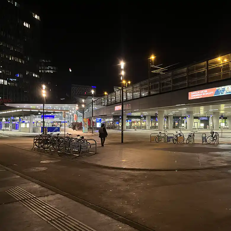 15 / 18: Bilder vom Hbf Wien und der BahnhofCity Wien Hauptbahnhof 15 / 18: Bilder vom Hbf Wien und der BahnhofCity Wien Hauptbahnhof