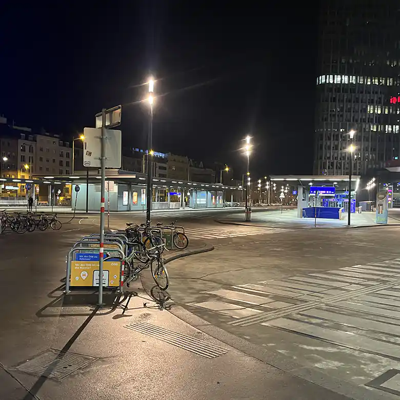 16 / 18: Bilder vom Hbf Wien und der BahnhofCity Wien Hauptbahnhof 16 / 18: Bilder vom Hbf Wien und der BahnhofCity Wien Hauptbahnhof