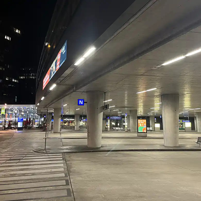 17 / 18: Bilder vom Hbf Wien und der BahnhofCity Wien Hauptbahnhof 17 / 18: Bilder vom Hbf Wien und der BahnhofCity Wien Hauptbahnhof