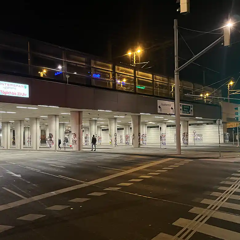 18 / 18: Bilder vom Hbf Wien und der BahnhofCity Wien Hauptbahnhof 18 / 18: Bilder vom Hbf Wien und der BahnhofCity Wien Hauptbahnhof