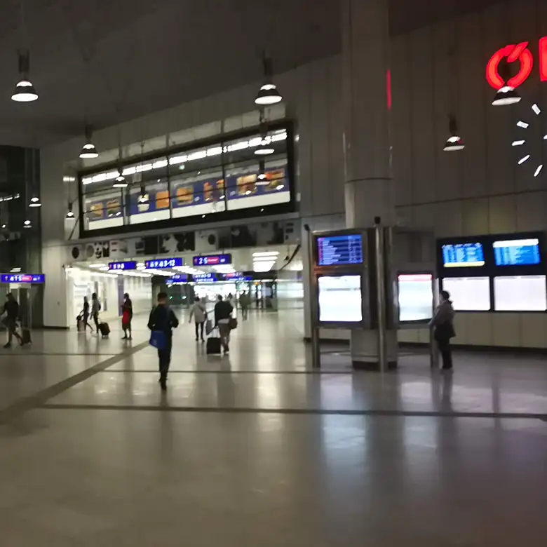 4 / 18: Bilder vom Hbf Wien und der BahnhofCity Wien Hauptbahnhof 4 / 18: Bilder vom Hbf Wien und der BahnhofCity Wien Hauptbahnhof