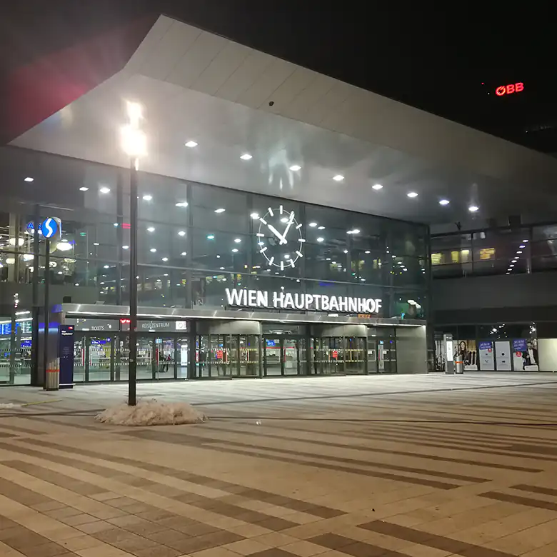 6 / 18: Bilder vom Hbf Wien und der BahnhofCity Wien Hauptbahnhof 6 / 18: Bilder vom Hbf Wien und der BahnhofCity Wien Hauptbahnhof