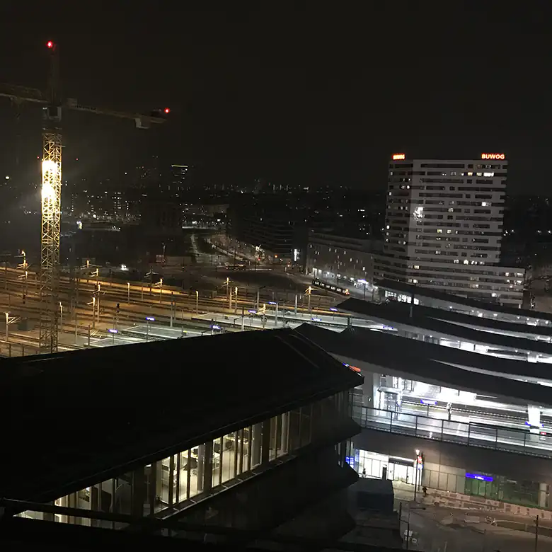 8 / 18: Bilder vom Hbf Wien und der BahnhofCity Wien Hauptbahnhof 8 / 18: Bilder vom Hbf Wien und der BahnhofCity Wien Hauptbahnhof