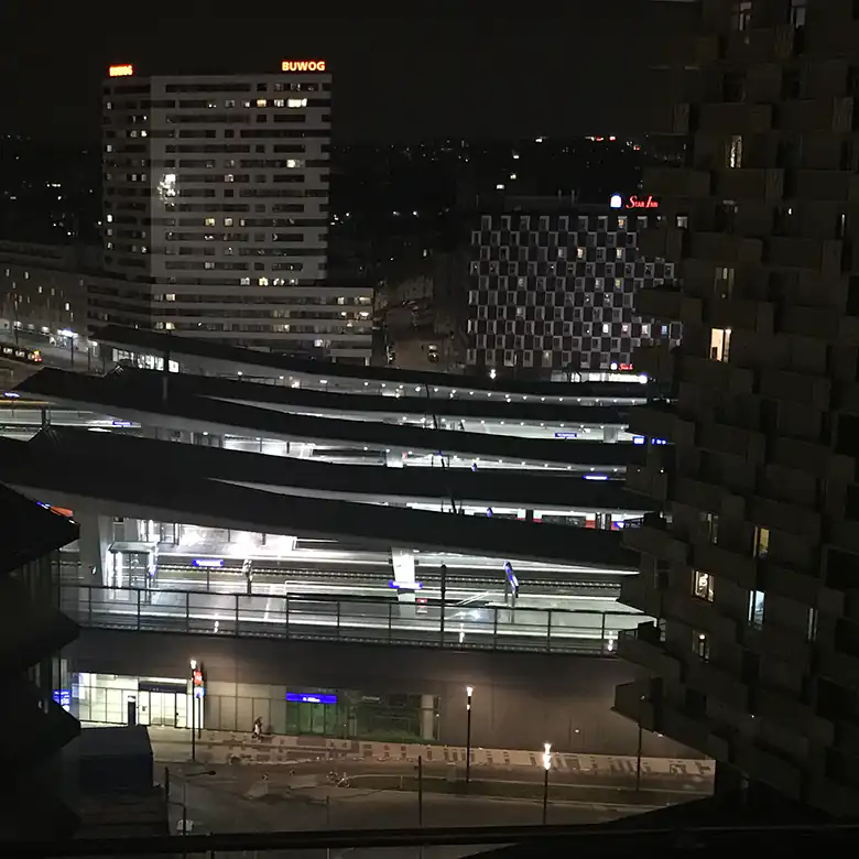 9 / 18: Bilder vom Hbf Wien und der BahnhofCity Wien Hauptbahnhof 9 / 18: Bilder vom Hbf Wien und der BahnhofCity Wien Hauptbahnhof