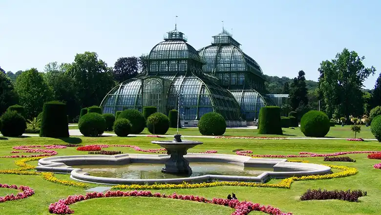 Action in der Hauptstadt &copy; Anna Armbrust pixabay.com/users/armbrustanna-829780/