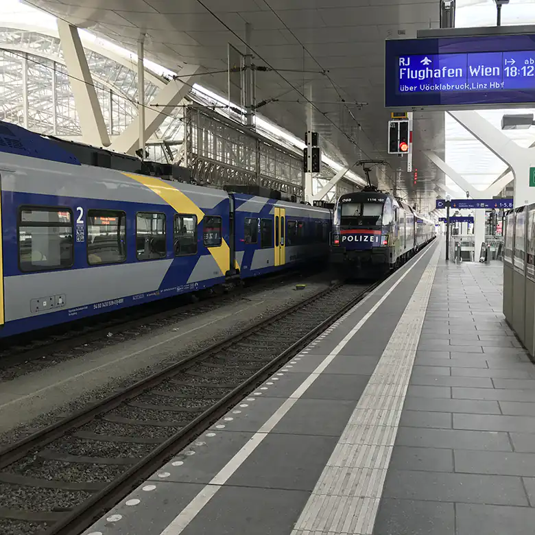 Bilder vom Hbf (Hauptbahnhof) in Salzburg Stadt © R. Vidmar